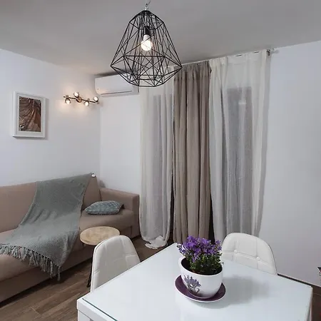 Stina * Ποντστράνα