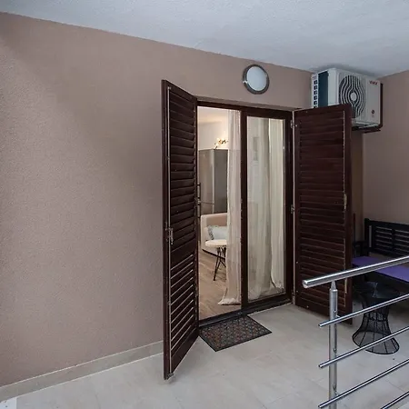 Stina Apartment *